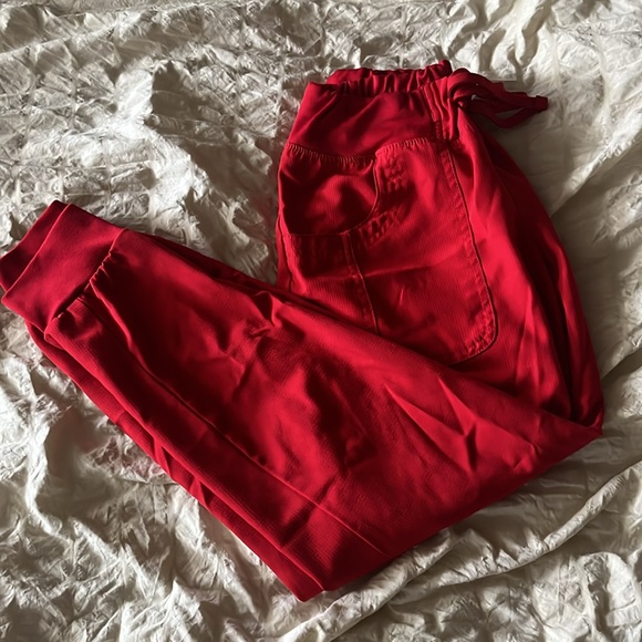 Bundle of scrub pants - Picture 3 of 4